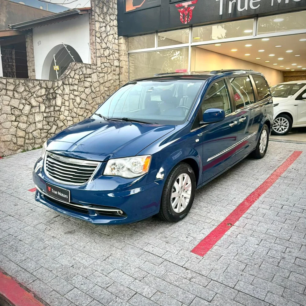 TOWN & COUNTRY